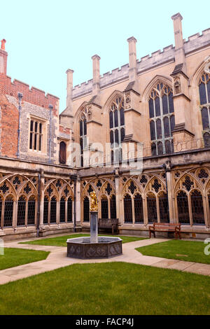 Il Dean's chiostri nel reparto inferiore al Castello di Windsor, Berkshire, Inghilterra, Regno Unito Foto Stock