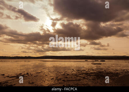 Il sole tramonta sul fiume Exe estuario a Topsham, Devon, Inghilterra, Regno Unito Foto Stock