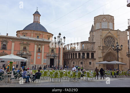 Valencia, Spagna. Vista occidentale dalla Madonna Piazza della Cattedrale Metropolitana-Basilica Foto Stock