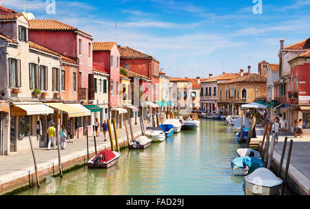 Canal sull isola di Murano, Venezia, Italia Foto Stock