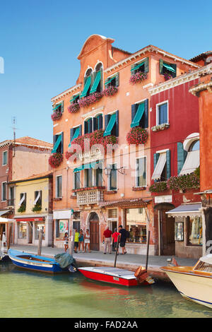 Canal sull isola di Murano, Italia Foto Stock