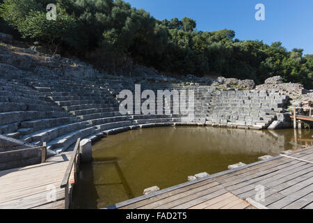 L'Albania. Butrinto o Buthrotum sito archeologico; un sito Patrimonio Mondiale dell'UNESCO. Il teatro. Foto Stock