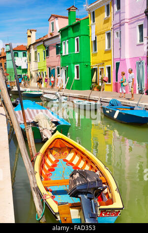 Case colorate di Burano vicino a Venezia, (Laguna di Burano Island), Italia Foto Stock