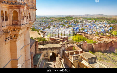 Vista aerea dalla Forte Mehrangarh di Jodhpur la città blu del Rajasthan, India Foto Stock