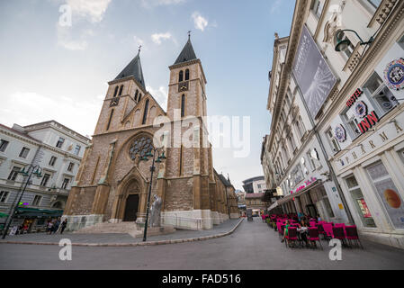 Christian La Cattedrale del Sacro Cuore o semplicemente la cattedrale di Sarajevo nella città di Sarajevo, Bosnia ed Erzegovina Foto Stock