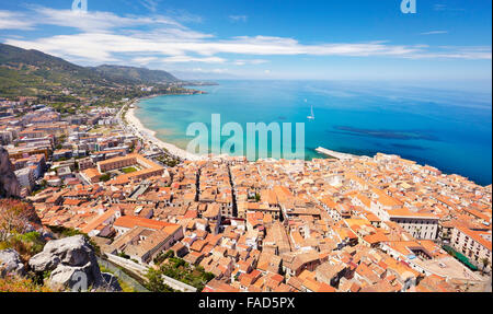 Cefalù centro storico, vista da La Rocca, Sicilia, Italia Foto Stock