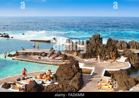 Piscina con acqua di mare, Porto Moniz, Isola di Madeira, Portogallo Foto Stock