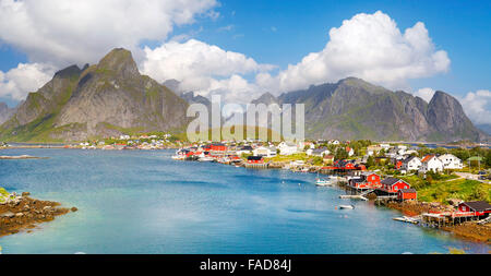 Isole Lofoten, villaggio di Reine in Moskenes, Norvegia Foto Stock