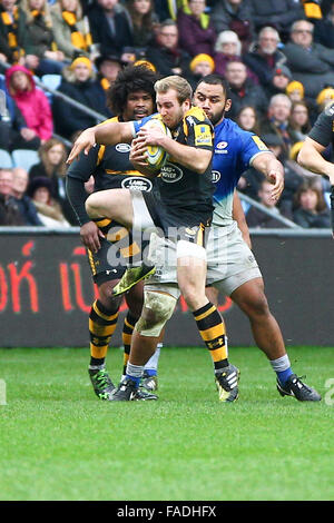 Coventry, Regno Unito. 27th, dicembre, 2015. Vespe Dan Robson in azione al Ricoh Stadium, Coventry, in Aviva Premiership gioco tra vespe rfc e saraceni. Credito: Phil Hutchinson/Alamy Live News Foto Stock