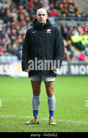 Coventry, Regno Unito. 27th, dicembre, 2015. Saraceni Charlie Hodgson riscaldamento fino al Ricoh Stadium, Coventry, in Aviva Premiership gioco tra vespe rfc e saraceni. Credito: Phil Hutchinson/Alamy Live News Foto Stock