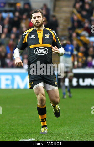 Coventry, Regno Unito. 27th, dicembre, 2015. Vespe Elliot Daly in azione al Ricoh Stadium, Coventry, in Aviva Premiership gioco tra vespe rfc e saraceni. Credito: Phil Hutchinson/Alamy Live News Foto Stock