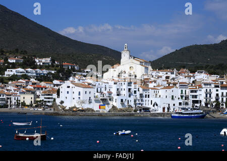 Il villaggio di Cadaques, in Costa Brava Catalogna. Spagna Foto Stock