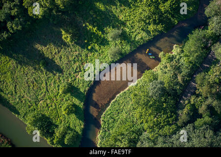 Vista aerea di un gruppo di kayakers guidato verso un fiume in Harford County, MD. Foto Stock