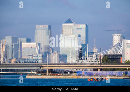 Royal Docks & Canary Wharf skyline di Londra, Inghilterra, Regno Unito Foto Stock