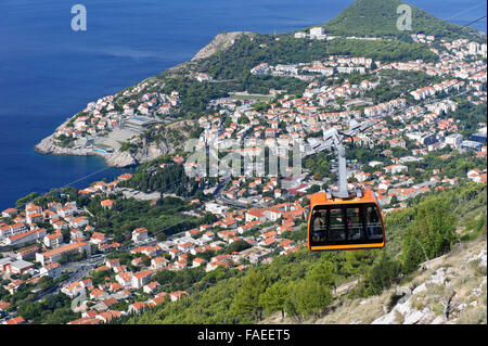 Un cavo auto sulla collina di Dubrovnik, Croazia. Foto Stock