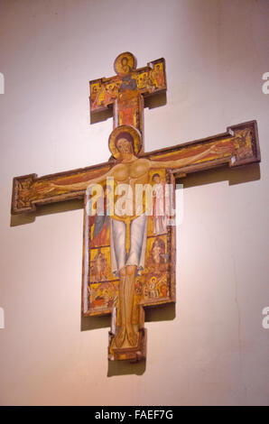 Gli interni della cattedrale o 'Duomo di Lucca' risale al 1063 D.C. con la maggior parte del suo colonnato esterno ovest ha iniziato in 12 Foto Stock