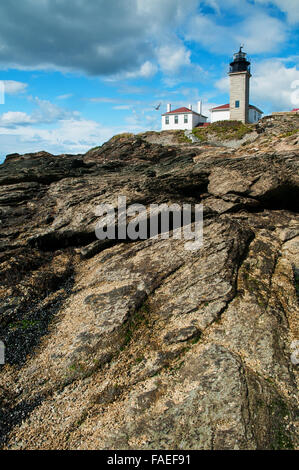 Coda di castoro Faro è uno di America's più antichi fari, seduta in cima a scenic rock formazione apprezzato dai molti visitatori. Foto Stock