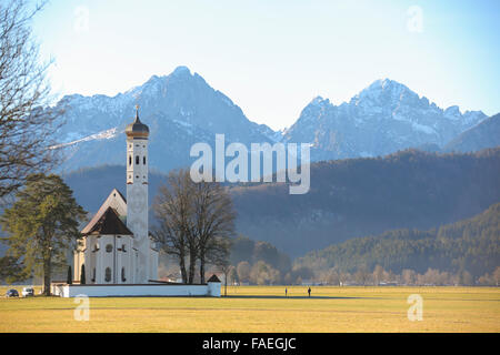 Schwangau, Germania. 28 dicembre, 2015. Pellegrinaggio barocca chiesa di San Coloman a Schwangau, vicino al Castello di Neuschwanstein a dicembre 28, 2015 a Schwangau, Germania. Credito: Peter Schatz / Alamy Live News Foto Stock