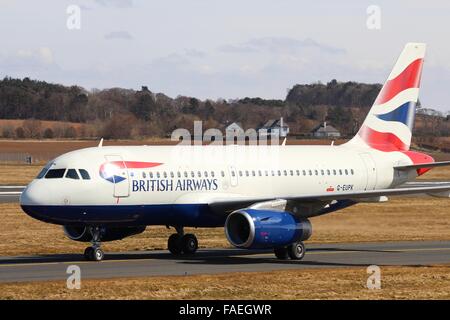 G-EUPK, un British Airways Airbus A319, il taxi a Prestwick International Airport in Ayrshire. Foto Stock