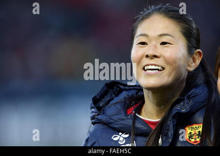 Homare Sawa (Leonessa), dicembre 27, 2015 - Calcetto : Homare Sawa della Leonessa guarda dopo aver vinto la trentasettesima imperatrice's Cup match finale tra Albirex Niigata Ladies 0-1 INAC Kobe Leonessa a Kawasaki Todoroki Stadium di Kawasaki, Giappone © AFLO/Alamy Live News Foto Stock