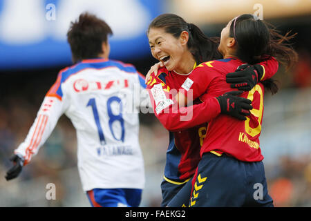 Homare Sawa (Leonessa), dicembre 27, 2015 - Calcetto : Homare Sawa della Leonessa rigature il loro primo obiettivo durante la trentasettesima Imperatrice Cup tutto il Giappone Calcio femminile finale di campionato match tra Niigata Albirex Ladies 0-1 INAC Kobe a Todoroki Stadium di Kanagawa, Giappone © Yusuke Nakanishi AFLO/sport/Alamy Live News Foto Stock