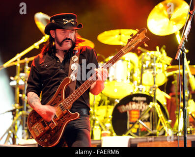 Nuerburg, Germania. 05 Giugno, 2010. Noi hard rock icone Motörhead esegue con Lemmy Kilmister eseguire al Rock am Ring Festival al Nurburgring in Nuerburg, Germania, 05 giugno 2010. Quattro giorni di festival sold out con 85.000 visitatori. Foto: HARALD TITTEL/dpa/Alamy Live News Foto Stock