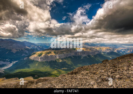 Escursionismo vista dal Monte Black Rock Fire lookout, Kananaskis Country Alberta Canada Foto Stock