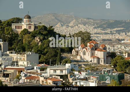 Il Greco Osservatorio Nazionale sulla cima della collina e di Santa Marina Chiesa, Atene, Grecia Foto Stock