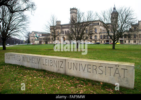 Hannover, Germania. 29 Dic, 2015. Il Welfenschloss, attuale sede della Gottfried Wilhelm Leibniz, Università di Hannover, Germania, 29 dicembre 2015. Hannover è la pianificazione grandi commemorazioni di Gottfried Wilhelm Leibniz nel 2016, che vede il 370e anniversario della sua nascita e il trecentesimo anniversario della sua morte. Foto: Hauke-CHRISTIAN DITTRICH/DPA/Alamy Live News Foto Stock