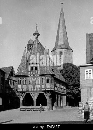 Il Rathaus und Kirche in Michelstadt im Odenwald, Deutschland 1930er Jahre. Il municipio e la chiesa a Michelstadt in corrispondenza della regione di Odenwald, Germania 1930s. Foto Stock