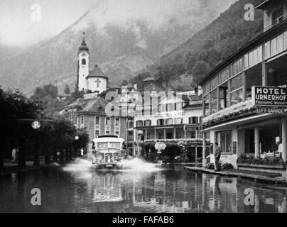 Hochwasser in Flüelen im Kanton Uri in der Schweiz, 1930er Jahre. Alluvione a Fluelen a Canton Uri Svizzera, 1930s. Foto Stock