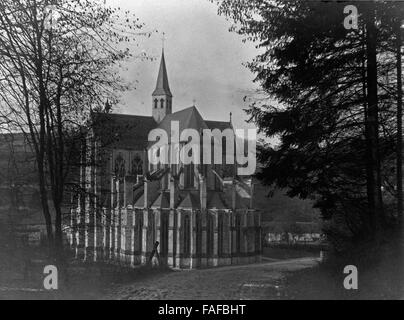 Der Altenberger Dom St. Mariä assunta in Altenberg bei Köln, Deutschland 1930er Jahre. Cattedrale di San Mary's ascensione ad Altenberg, Germania 1930s. Foto Stock