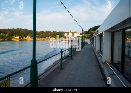 Promenade Hotel e ristoranti affacciato su St Brelade's Bay Jersey Isole del Canale Foto Stock