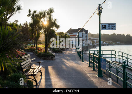 Promenade Hotel e ristoranti affacciato su St Brelade's Bay Jersey Isole del Canale Foto Stock