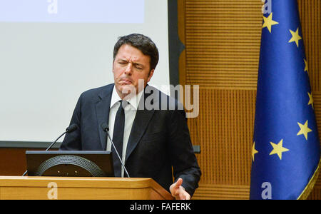 Roma, Italia. Dicembre 29, 2015. Nuova sala del Palazzo dei gruppi parlamentari della Camera dei Deputati , la conferenza di fine anno 2015 del Primo Ministro Matteo Renzi, nella foto: Matteo Renzi Foto Stock