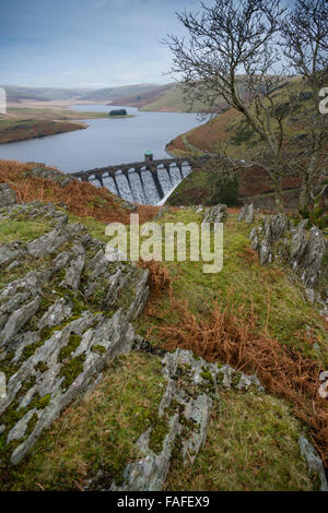 Craig Goch diga e serbatoio, Elan Valley acqua, progettato per garantire un approvvigionamento sicuro di acqua fresca , fornito da una gravità alimentata acquedotto alla città di Birmingham, circa 70 miglia ad est. Dicembre giornata invernale, Powys Mid Wales, Regno Unito Foto Stock