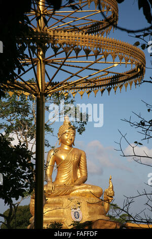 Thailandia Phuket Chalong più piccolo Buddha d'oro al Grande Buddha di Phuket Adrian Baker Foto Stock