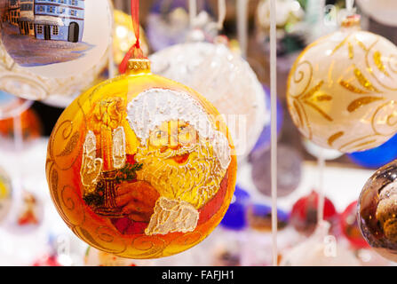 Decorazioni di Natale - baubles con Babbo Natale su di essi Foto Stock