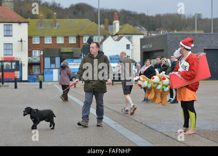 Santa Fun Run e stravaganti Sleigh Race. Hastings. East Sussex. In Inghilterra. Regno Unito Foto Stock