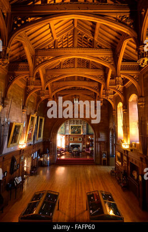 Interno del King's Hall nel Castello di Bamburgh, Northumberland, England, Regno Unito Foto Stock