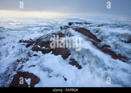 Vista su Monmouthshire dal Beacon modo sentiero su Skirrid Fawr, vicino a Abergavenny in Galles. Foto Stock