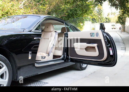 Hong Kong Cina Jan 27, 2014 : Rolls-Royce Necrospettro Top Class berlina modello 2014 porta il 27 marzo 2014 a Hong Kong. Foto Stock