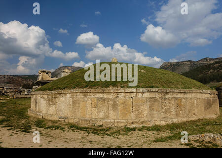 Turchia - VIAGGIO AD precoce periodo di tombe in pietra della Frigia necropoli di Hierapolis, Pammukale. Tumulo-tipo tomba del I secolo B Foto Stock