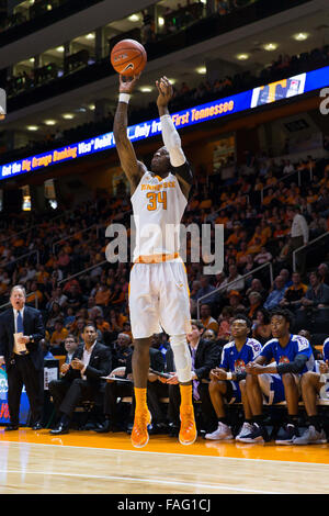 Knoxville, Tennessee, Stati Uniti d'America. 29 Dic, 2015. Devon Balkman #34 del Tennessee volontari Spara la palla durante il NCAA pallacanestro tra la University of Tennessee volontari e il Tennessee State University Tigers a Thompson Boling Arena a Knoxville TN Credito: Tim Gangloff/Cal Sport Media/Alamy Live News Foto Stock