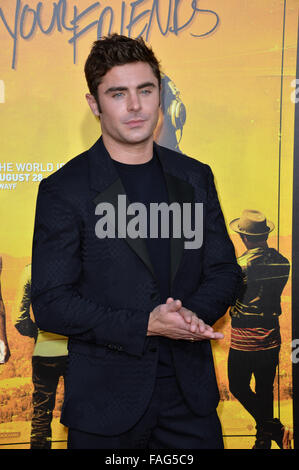 LOS ANGELES, CA - Agosto 20, 2015: Zac Efron presso il Los Angeles premiere del suo film "Siamo vostri amici a TCL Chinese Theatre, Hollywood. Di Los Angeles. Foto Stock