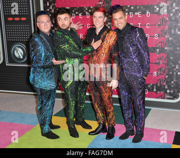 LOS ANGELES, CA - Agosto 30, 2015: musicisti Sean Waugaman, Eli Maiman, Nicholas Petricca & Kevin Ray di camminare la luna al 2015 MTV Video Music Awards di Microsoft, presso il Teatro La Live. Foto Stock