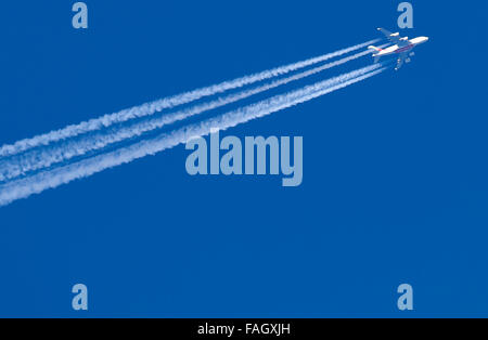 Airbus A380 di Emirates Airlines nel cielo a dicembre 29, 2015 a Oberstdorf in Germania. © Peter Schatz / Alamy News Foto Foto Stock