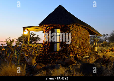 Grootberg Lodge situato sulla Grootberg Plateau con viste spettacolari su Klip lungo la valle del fiume Kunene, Regione, Namibia Foto Stock