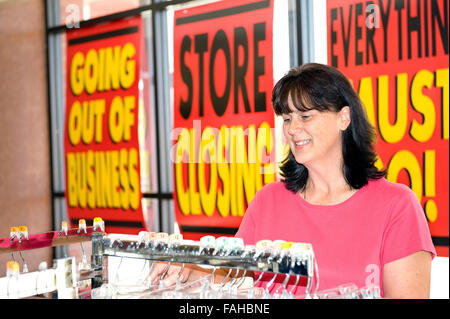 Felice cacciatore di affare Foto Stock