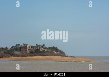 Bawdsey Manor, Suffolk come visto da Felixstowe Foto Stock